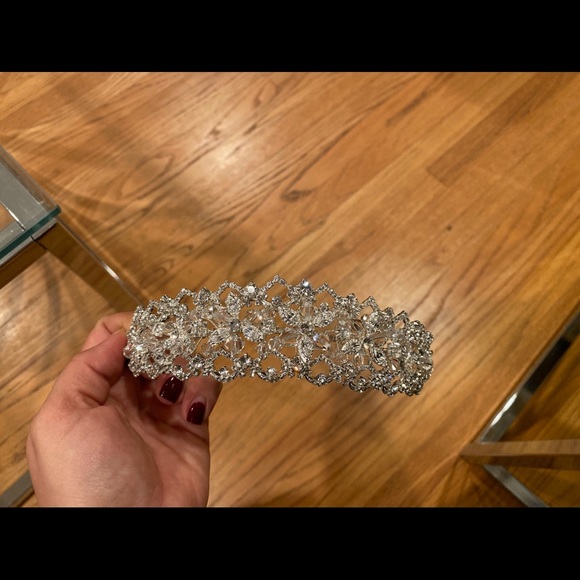 crown - Picture 1 of 6